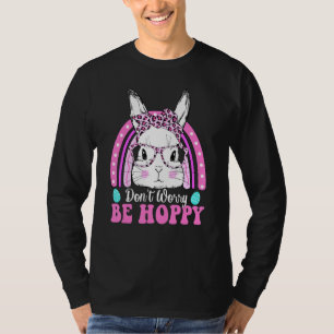 Camiseta Não te preocupes por ser feliz coelhinho cotovelo 