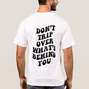 Camiseta Não Tropece no Que Está Atrás de Você Engraçado