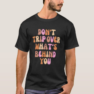 Camiseta Não tropece sobre o que está por trás de você - Q 