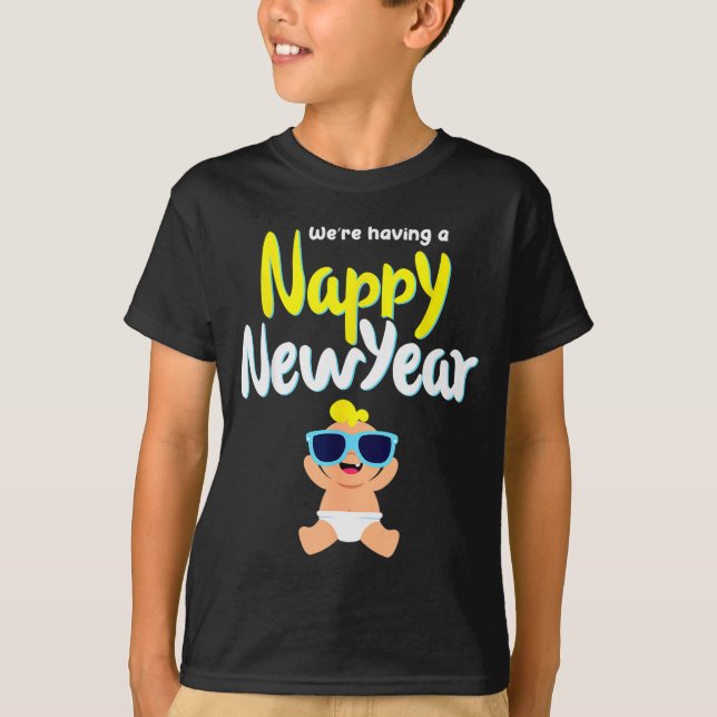 Camiseta Nappy New Year Diaper Expecting Pregnant Funny Hap (Frente)