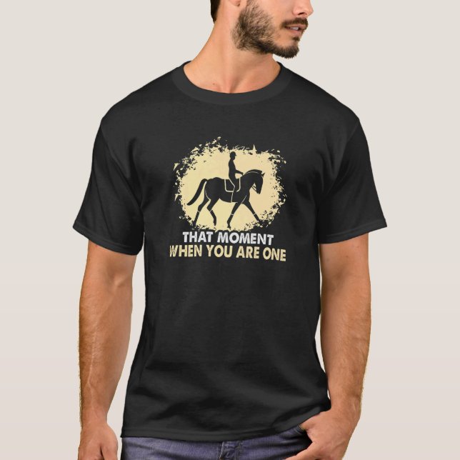 Camiseta Naquele Momento Em Que Você É Um Cavaleiro E Caval (Frente)