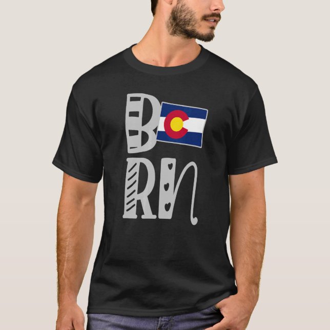 Camiseta Nascer Colorado Em Bloco Letters (Frente)