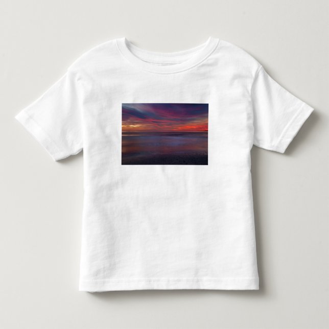 Camiseta Nascer do sol roxo na costa do oceano (Frente)