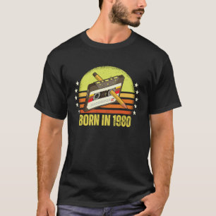 Camiseta Nascer em 1980 Retro Vintage Cassette Tape Pencil 