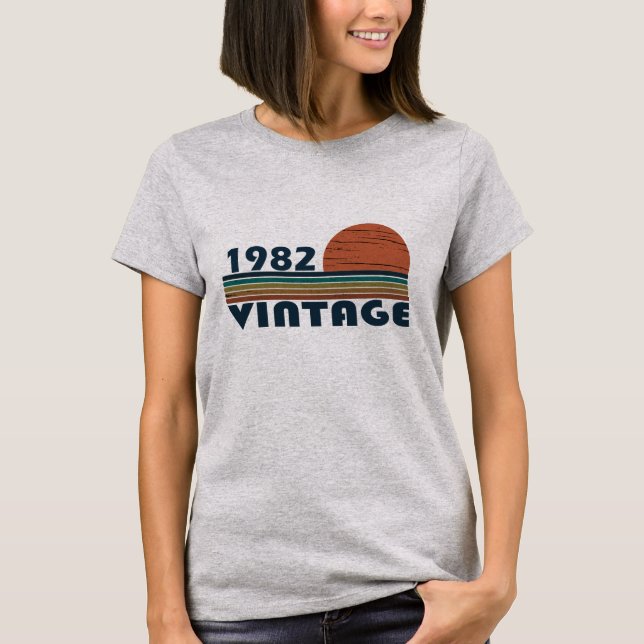 Camiseta Nascer em presente de aniversário de 1982 (Frente)