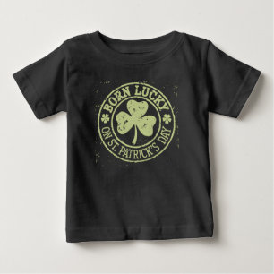 Camiseta Nascido com Sorte no Dia de São Patrício Aniversár
