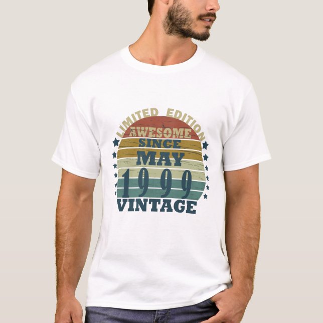 Camiseta Nascido em maio de 1999 presente de aniversário vi (Frente)