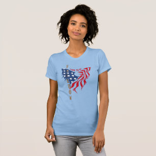 Camiseta Nascido para Ser Águia Patriótica Livre Feminino