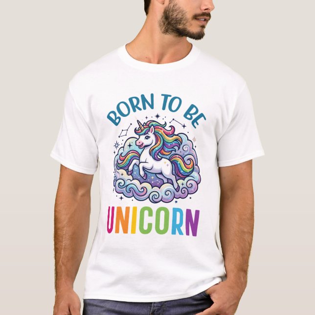 Camiseta Nascido Ser Arco-Íris Nuvens Estrelas Unicórnio (Frente)