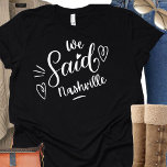 Camiseta Nashville Bridal Party Bridesmaid Shirt<br><div class="desc">Um design moderno bonito para a festa de casamento ou para uma solteira se livrar. As palavras irrisórias" Dissemos Nashville " numa tenda preta, tem coração e certamente será notado. Destino da festa de solteira... Nashville. Podem ser vestidos para janto de ensaio, e juntamente com a sua festa de casamento....</div>