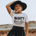 Camiseta Nashville Festa de solteira Personalizada Noiva Na<br><div class="desc">Procurando o presente perfeito de festa de solteira? Não olhe mais do que nossa camiseta noiva de Nashville festa de solteira! Esta camisa hilária é perfeita para qualquer solteira que adora se divertir. Não só é engraçado, como também é excelente para ser usado como um favor de festa de solteira...</div>