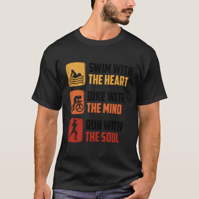 Camiseta Natação Com A Bicicleta Com O Triatleta Da Mente (Frente)