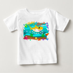Camiseta Natação do tubarão do bebê no oceano com peixe