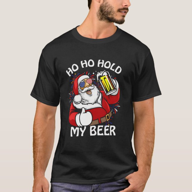 Camiseta Natal Em Julho Papai Noel Como Segura Minha Cervej (Frente)