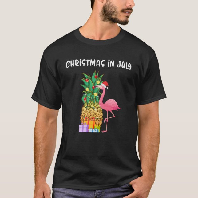 Camiseta Natal Em Julho Pineapple Xmas Tree Flamingo San (Frente)