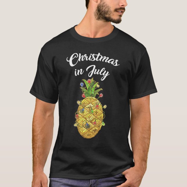Camiseta Natal Em Julho Pineapple Xmas Tree Lights Beach (Frente)