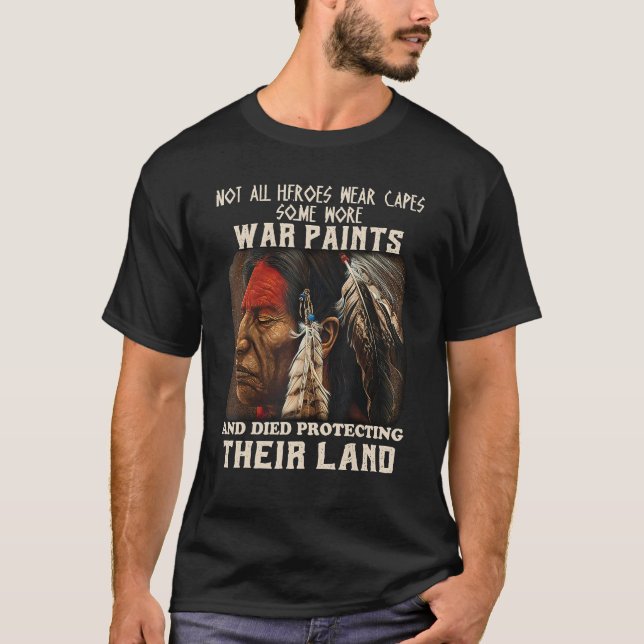 Camiseta Nativo Americano Nem Todos Heróis Vestem Algum Tra (Frente)