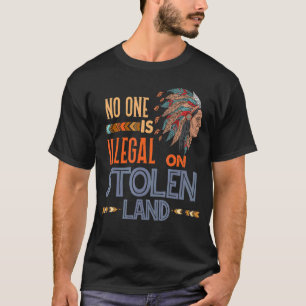 Camiseta Nativo Americano Ninguém É Ilegal Em Terra Roubada