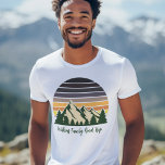 Camiseta Nature Road Trip Forest Cool<br><div class="desc">Personalize as suas camisetas de viagem da família para embarcar numa viagem através da natureza neste Verão ou outono. Personalize com o seu sobrenome debaixo da floresta verde de árvores e pôr do sol da montanha escura para manter férias legais para o seu grupo ao ar livre.</div>