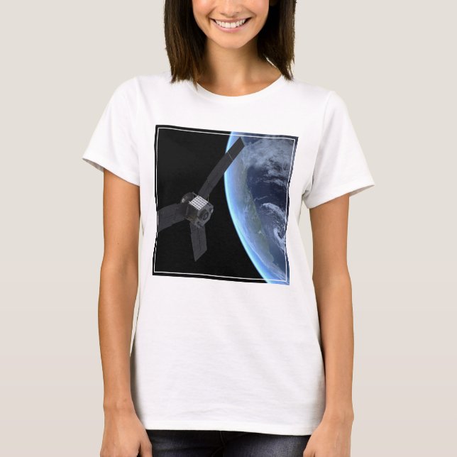 Camiseta Nave Espacial Juno Durante O Voo Da Terra (Frente)