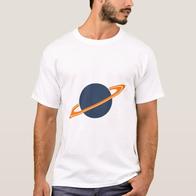 Camiseta Nave Espacial Retro em Órbita do Planeta Escuro -  (Frente)
