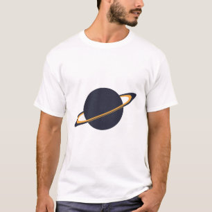 Camiseta Nave Espacial Retro em Órbita do Planeta Escuro -