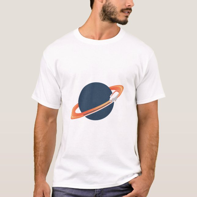 Camiseta Nave Espacial Retro Orbitando Planeta Escuro - Esp (Frente)