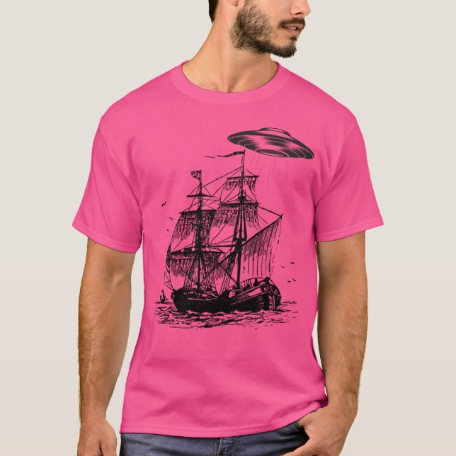Camiseta Navio Pirata Com Ufo (Frente)