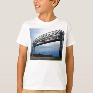 Camiseta Navio sob a ponte de elevador