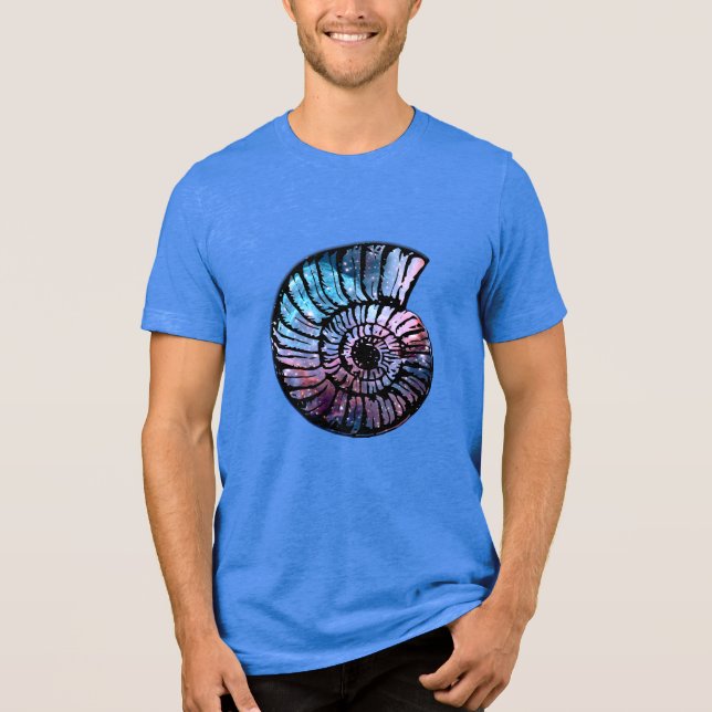 Camiseta Nebulosa com estrelas numa casca de Nautilus (Frente)