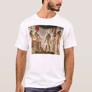 Camiseta Nefertari é trazido antes do deus