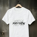 Camiseta Negra Moderna e Branca Grunge Para O Tio Legal<br><div class="desc">Este design moderno e grunhido é composto por tipografia sã-serif.</div>