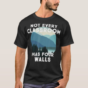 Camiseta Nem Toda Sala De Aula Tem Quatro Paredes Viagem