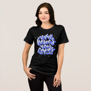 Camiseta Nem Todos os Heróis Usam Capas - Mulheres em Azul 