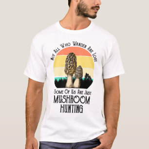 Camiseta Nem Todos Os Que Andam Perdem O Caça Ao Cogumelo