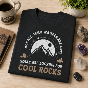 Camiseta Nem Todos Que Vagam Estão Perdidos Retro Pedras Le