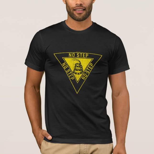 CAMISETA NENHUM ESTILO DE AVIAÇÃO MILITAR DE COBRA DE GADSD (Frente)