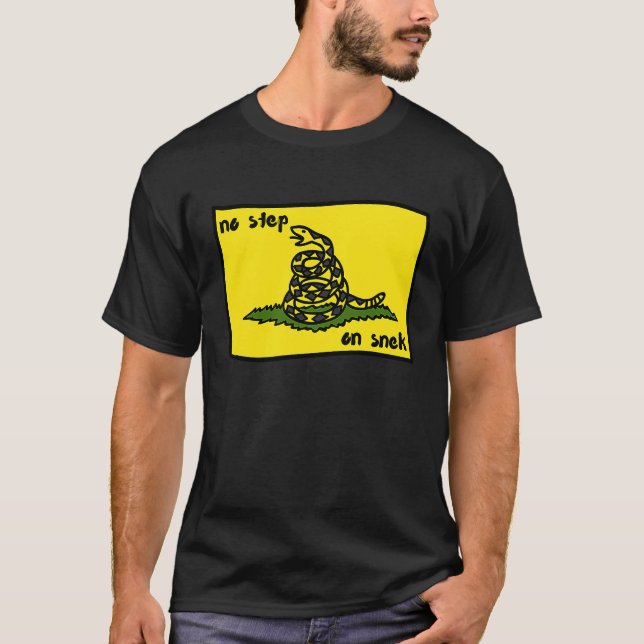 Camiseta Nenhum Passo No Snek Gadsden Flag Memory (Frente)