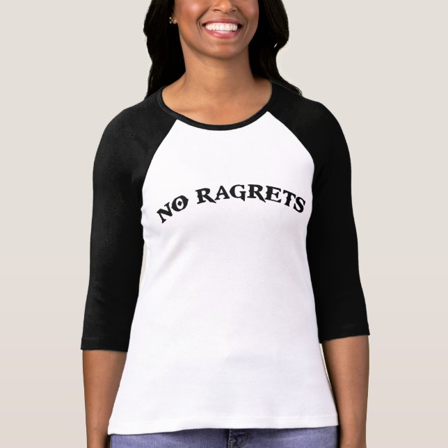 Camiseta Nenhum Ragrets Mispelled lamenta o tatuagem (Frente)
