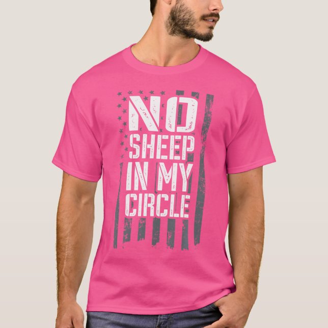 Camiseta Nenhuma Ovelha No Meu Círculo Bandeira Dos Eua Liõ (Frente)