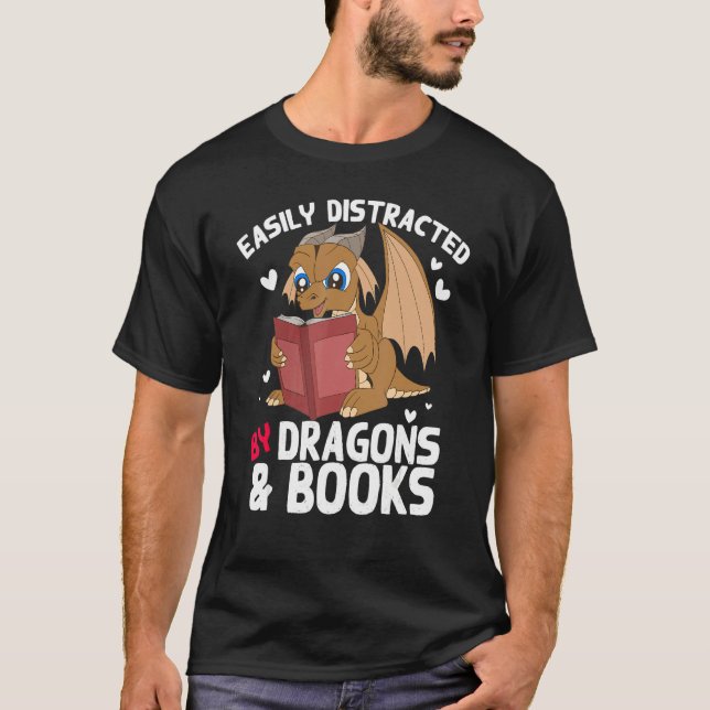 Camiseta Nerd De Livro Facilmente Distraído Por Dragões E L (Frente)