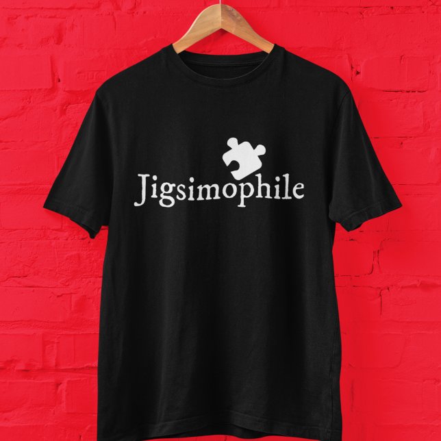 Camiseta Nerd de Quebra-cabeça de Jigsóvia Gelado e Cute (This jigsaw puzzle fan T-shirt has the word "Jigsimophile" in white, along with a puzzle piece.)