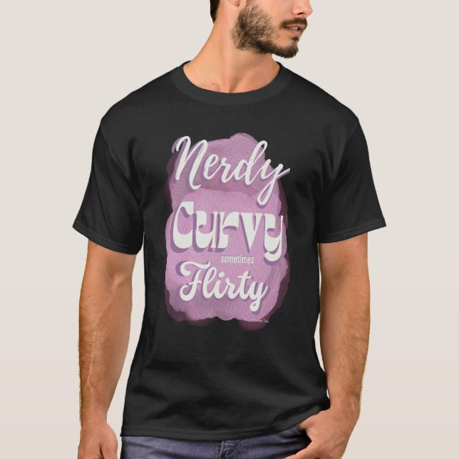 Camiseta Nerdy Curvy Sometimes Flirty Retro Vibe Pastel on  (Frente)