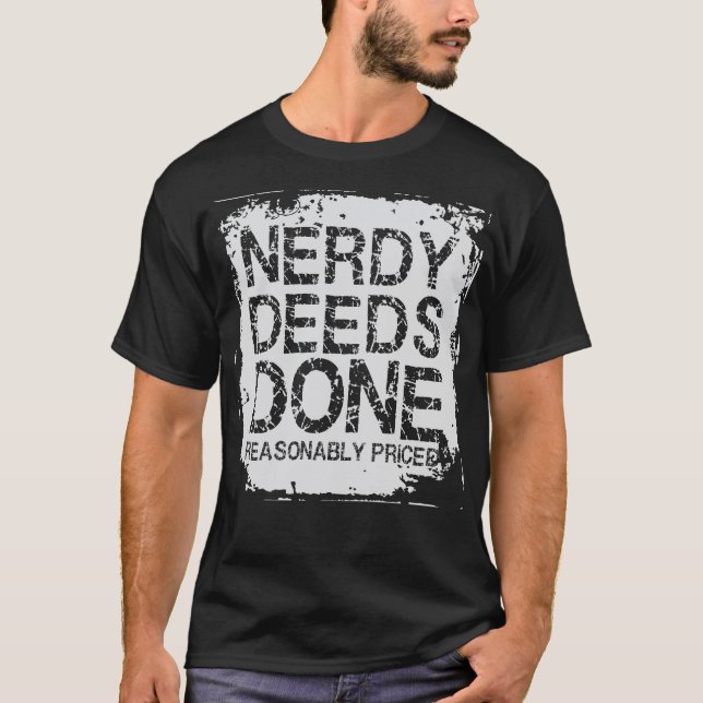 Camiseta Nerdy Deeds Fez Humor Razoavelmente Preço (Frente)