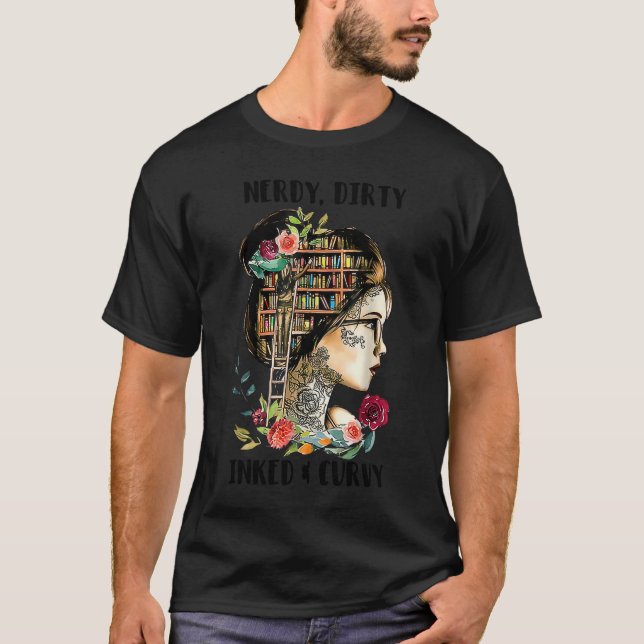 Camiseta Nerdy Dirty Inked And Curvy (Frente)