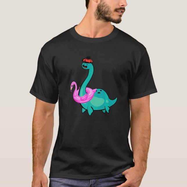 Camiseta Nessie Flamingo Rosa Inflável Monstro do Lago Ness (Frente)