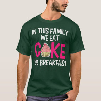 Camiseta Nesta Família Comemos Bolo Para O Café Da Manhã