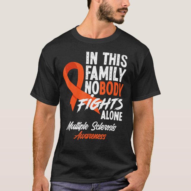 Camiseta Nesta família ninguém luta sozinho com o Múltiplo  (Frente)