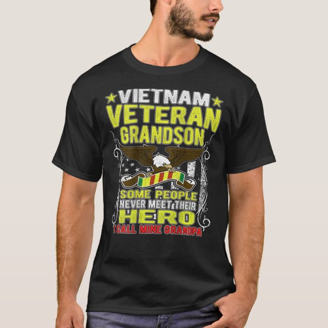 Camiseta  Neto Veterano do Vietnã Orgulhoso - Militar (Frente)