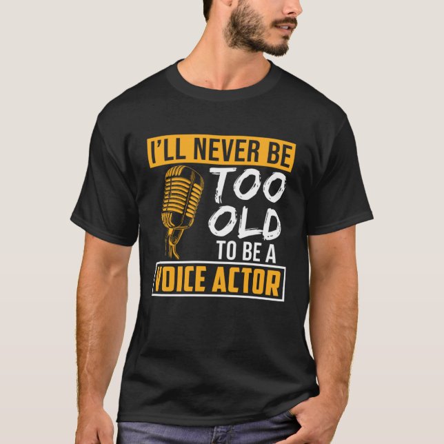 Camiseta Never Be Too Old Voice Actor Voice Over Artist Gra (Frente)